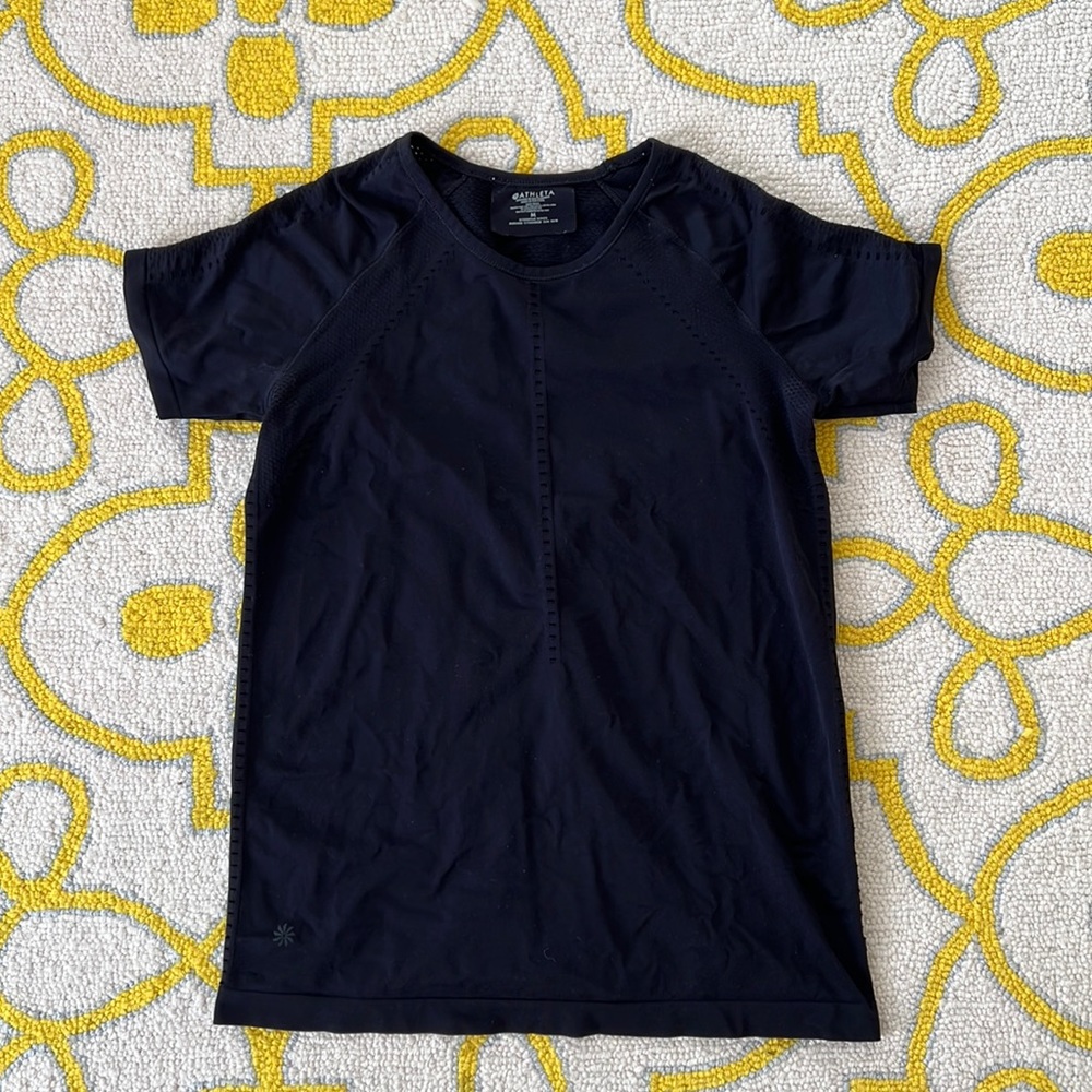 Athleta SS Top. Sz M 100% nylon